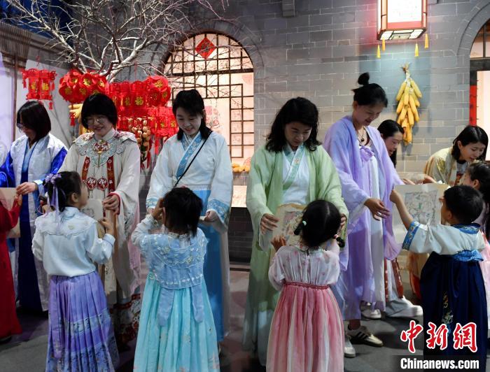 賭博：河北武強：尋找年畫中的溫情母愛